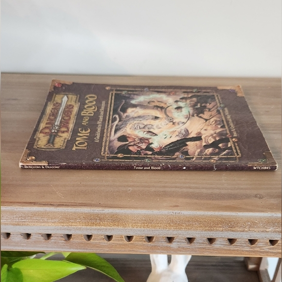 Dungeons & Dragons Tome and Blood Guidebook Pre-owned Very Good - Picture 7 of 13